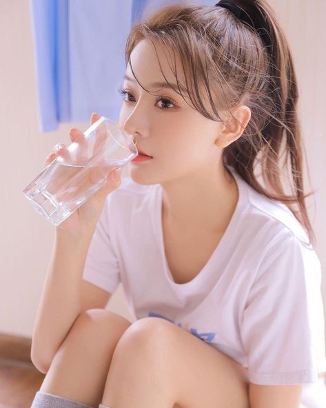 色四月